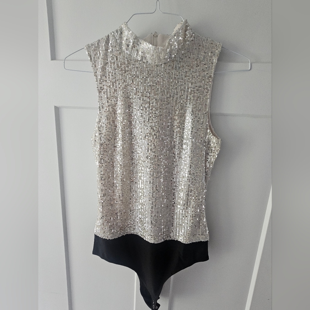 NWT 7 For All Mankind Silver Sequin Mock-Neck Bodysuit – Sleeveless Zip Back Med